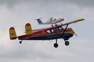 Illustration for article titled Airbus E-Fan Flies Across English Channel, So Does Home-Built Kit Plane